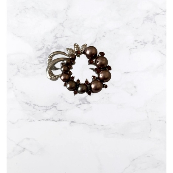 Vintage brooch with bronze pearls on silver tone background m - Picture 1 of 4